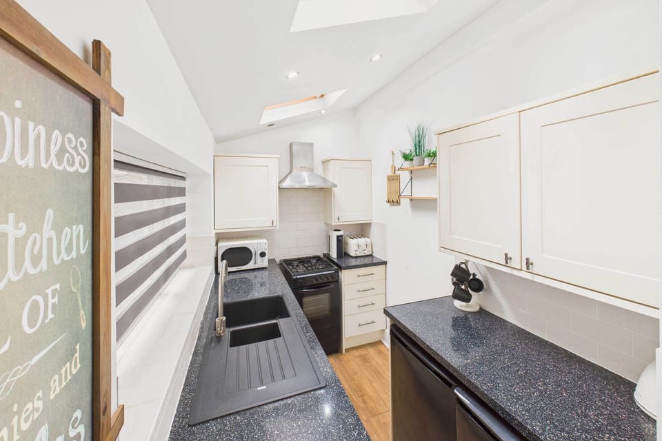House, Accessible | 3 bedrooms, desk