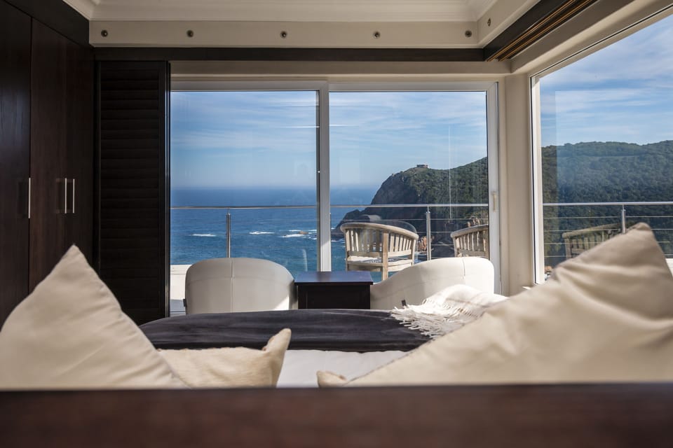 Room (Viewpoint) | Free minibar, in-room safe, desk, laptop workspace