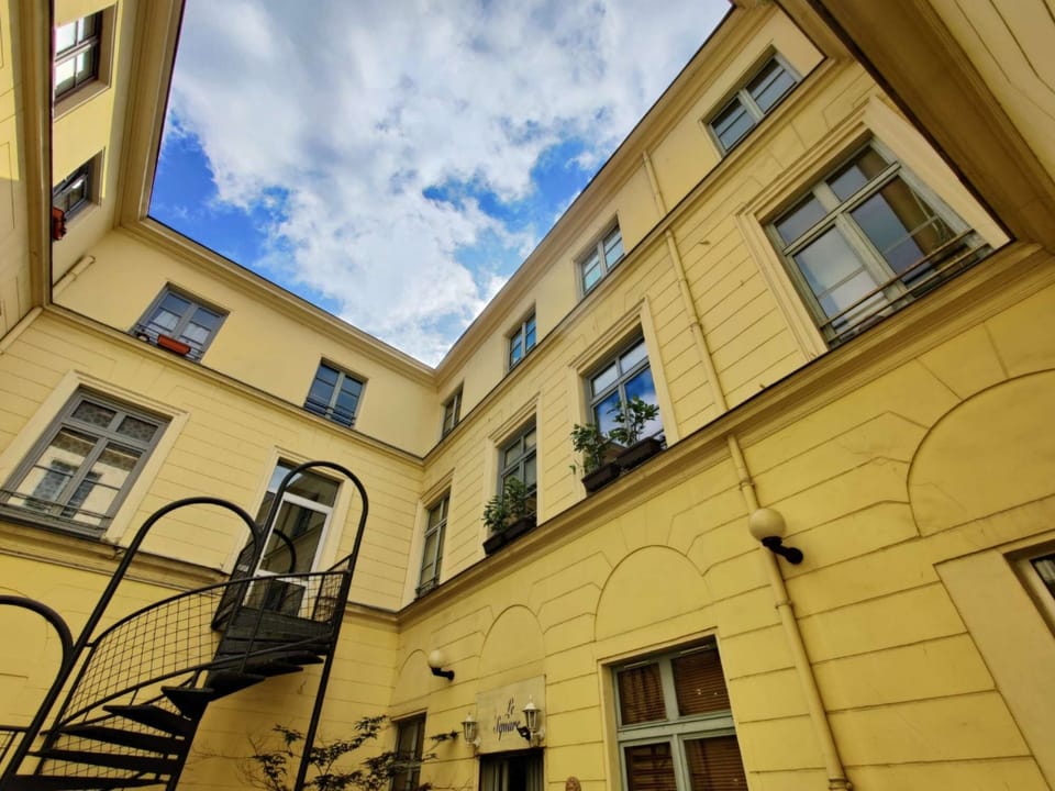 La Venelle Saint-Nicolas - Building courtyard