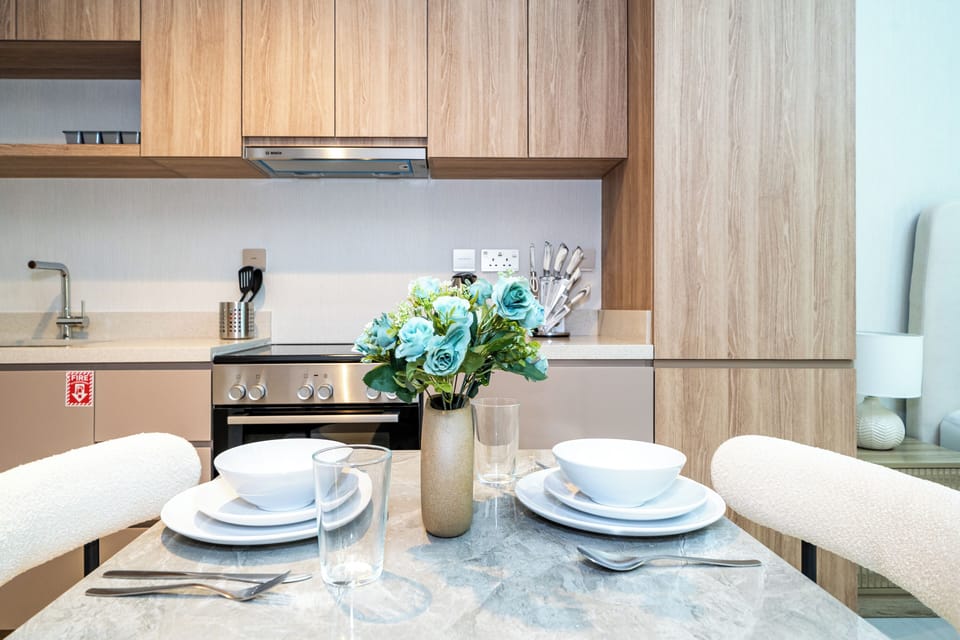 Apartment, Balcony, Lake View | In-room dining