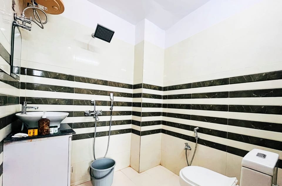 Deluxe Double Room, City View | Bathroom | Free toiletries, slippers, towels, soap