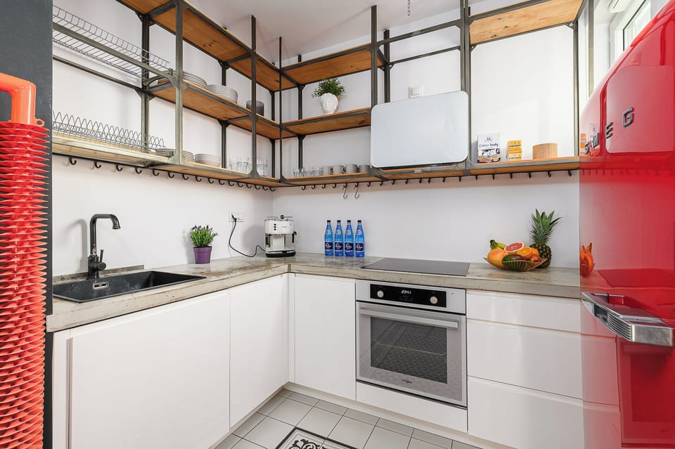 Comfort Apartment, Lanai, City View | Private kitchen | Fridge, oven, stovetop, electric kettle