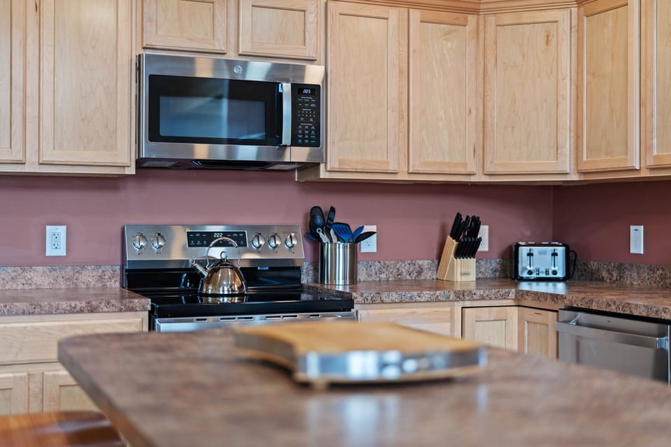 The fully equipped kitchen is ready for your TopChef Skills! 