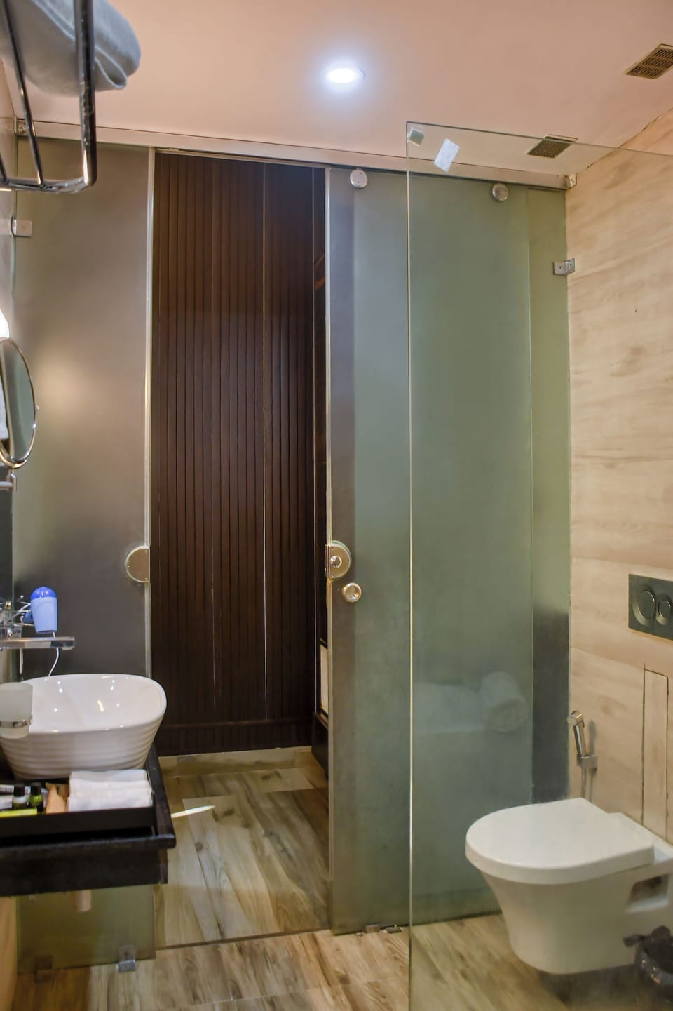 Superior Room, Balcony, Garden View | Bathroom | Shower, rainfall showerhead, free toiletries, towels