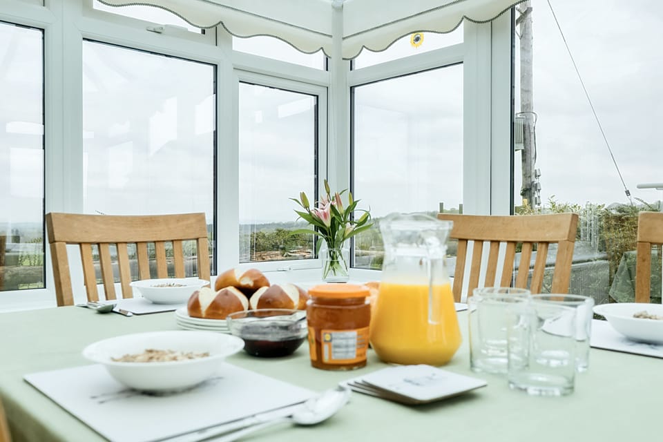 Betty's Barn, Evershot: Your breakfast with a view