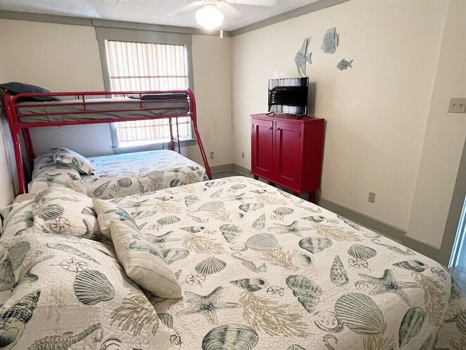 Bedroom 2 - King and Twin over Full Bunk