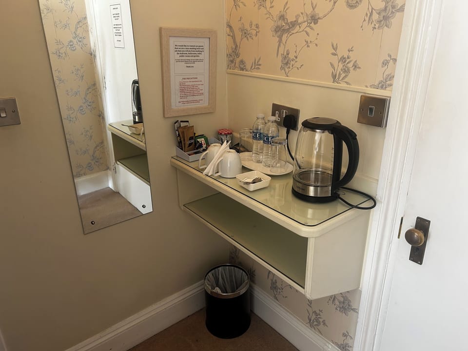 Deluxe Double Room, Sea View | Iron/ironing board, free WiFi