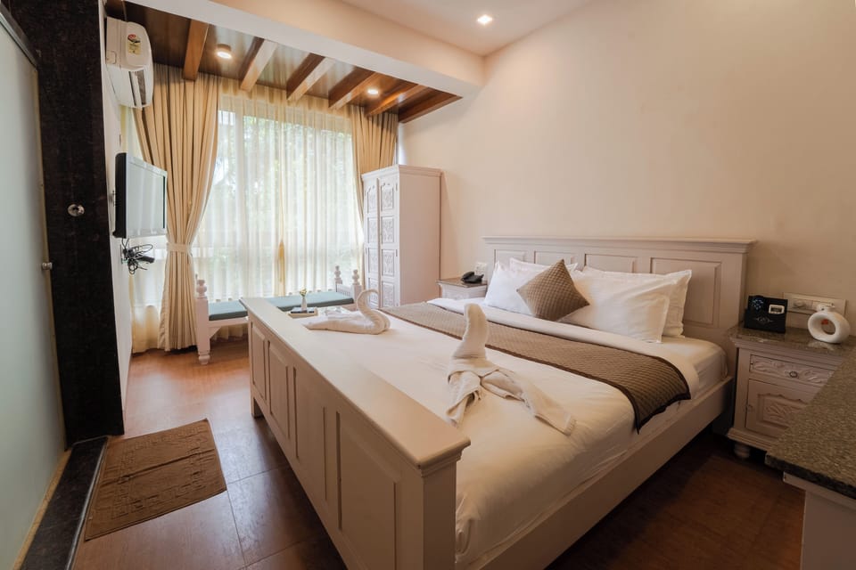 Honeymoon Double Room | Minibar, in-room safe, desk, WiFi (free)