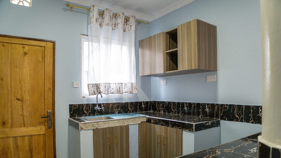 Deluxe Studio Suite | Private kitchen | Cookware/dishes/utensils