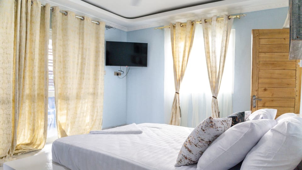 Deluxe Studio Suite | Free WiFi