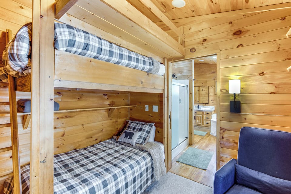 House (4 Bedrooms) | Interior