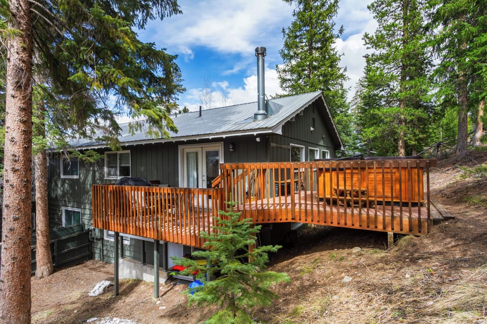 Large Side/back deck with a grill and seating