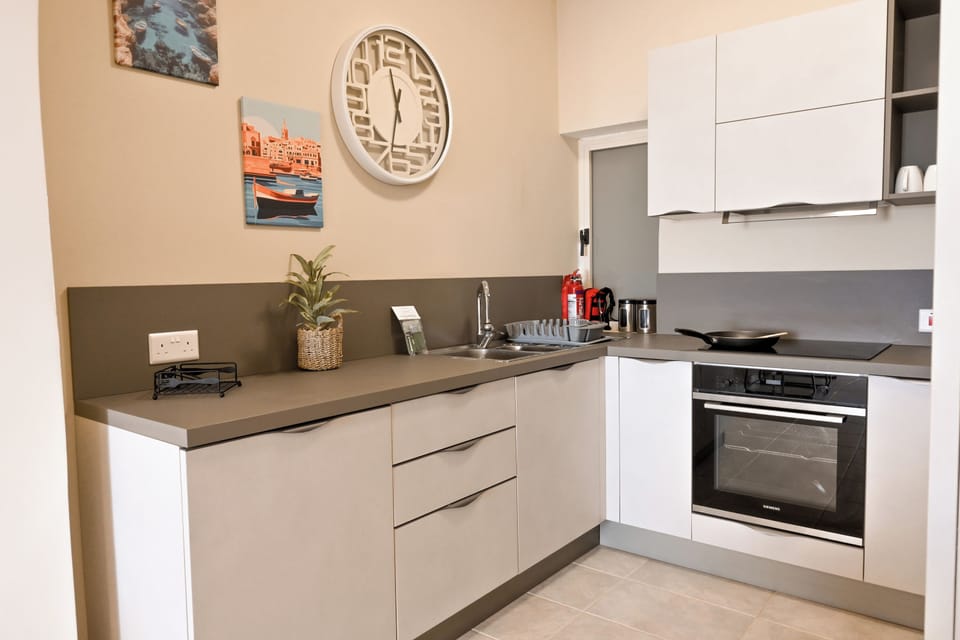Standard Apartment, 3 Bedrooms, Microwave (Sea & Valley Views Żebbuġ Gozo) | Private kitchen