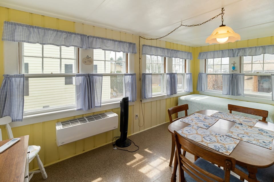 Cottage, 2 Bedrooms | Dining