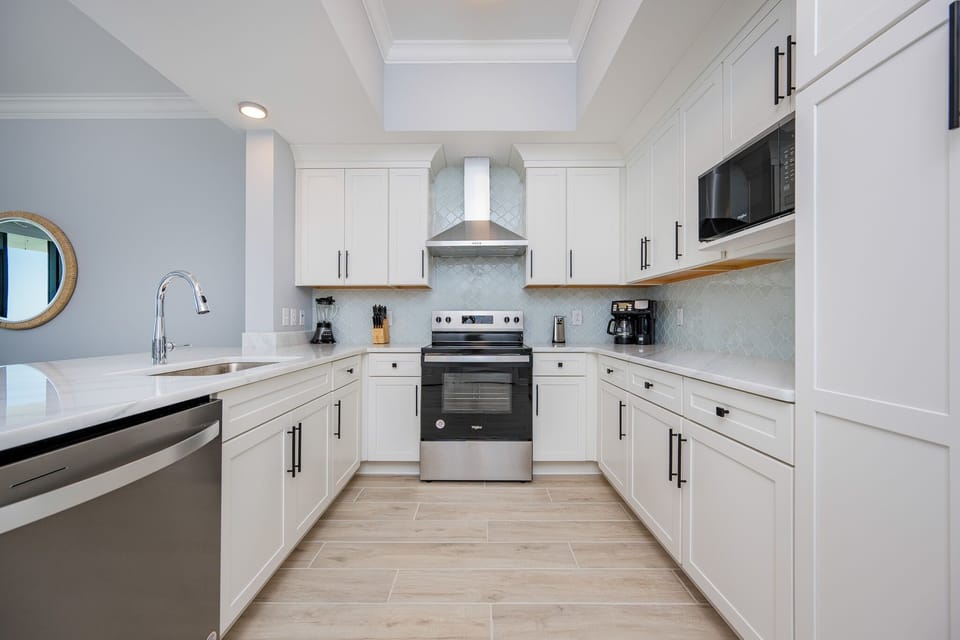 Condo, 3 Bedrooms | Private kitchen | Coffee/tea maker, fridge, oven