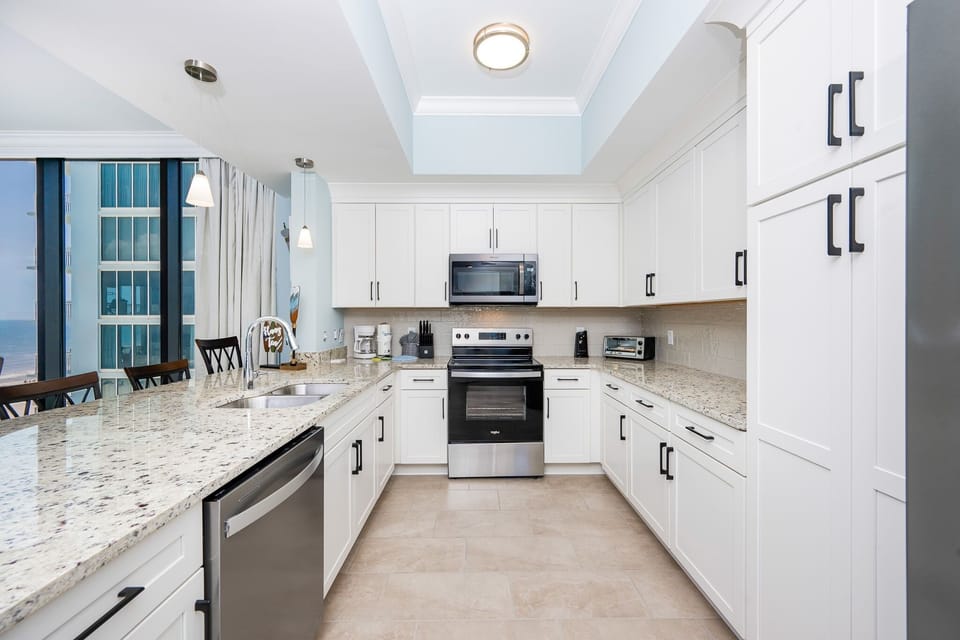 Condo, 4 Bedrooms | Private kitchen | Coffee/tea maker, fridge, oven