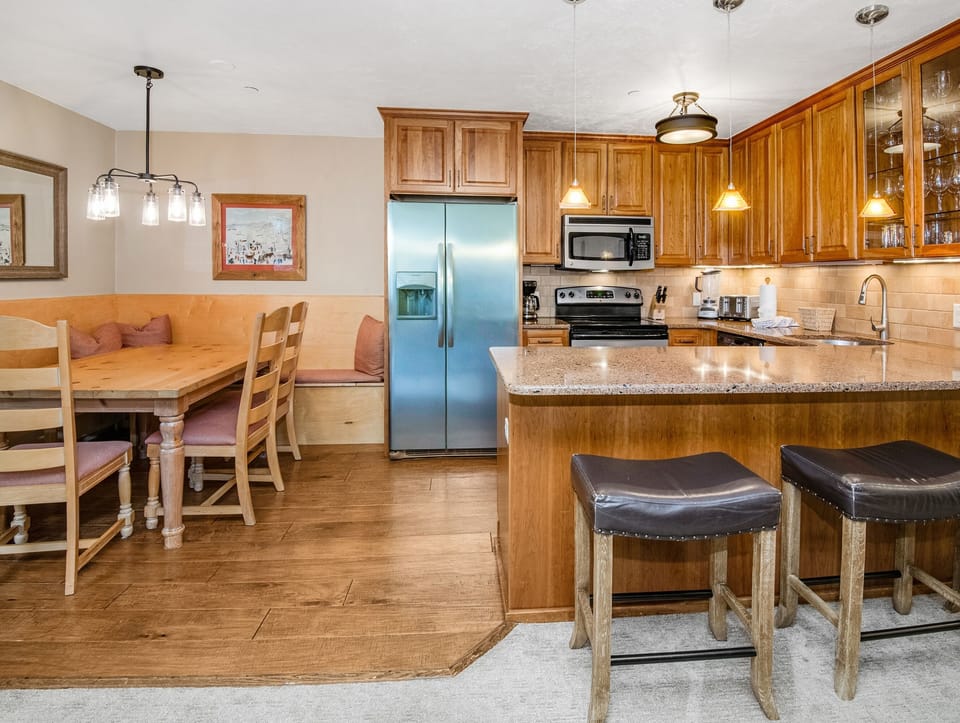 Condo, 2 Bedrooms | Private kitchen | Fridge, oven, coffee/tea maker, toaster