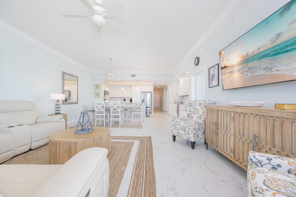 Condo, 3 Bedrooms | Living area