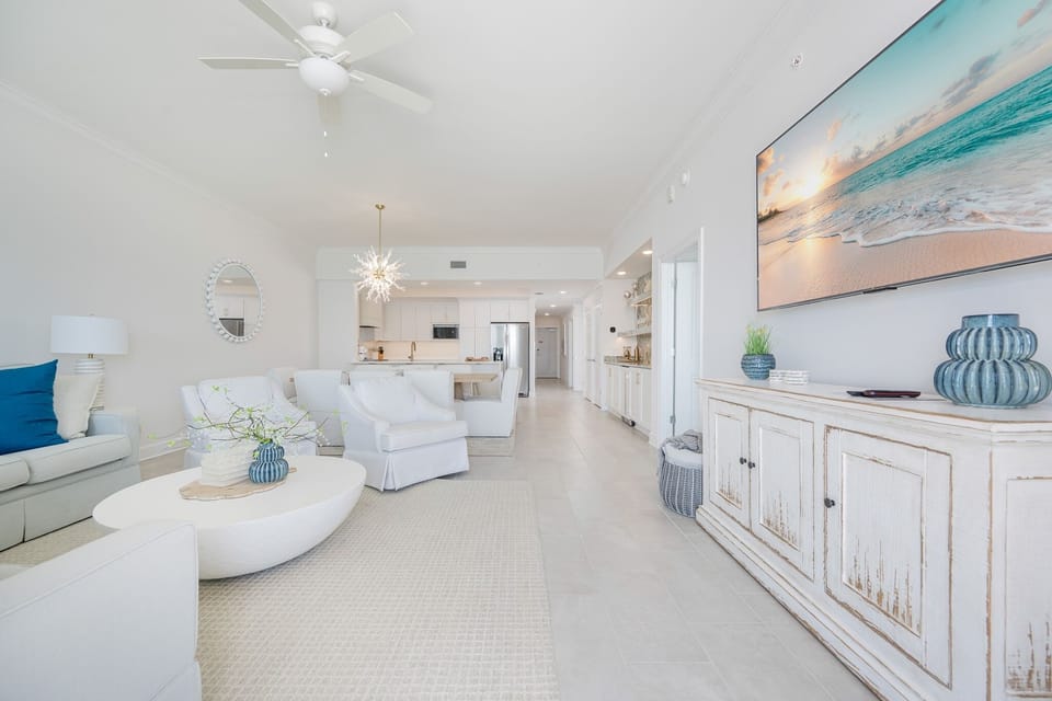 Condo, 3 Bedrooms | Living area