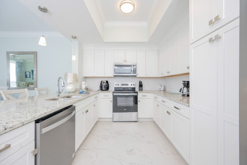 Condo, 3 Bedrooms | Private kitchen | Coffee/tea maker, fridge, oven