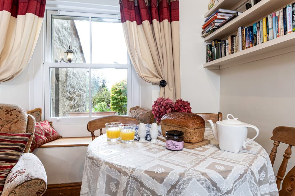 Cottage | Dining