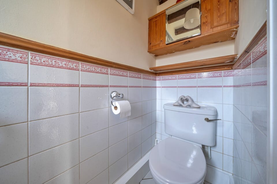 Cottage in Bridgnorth With Hot Tub & Garden Cottage in England