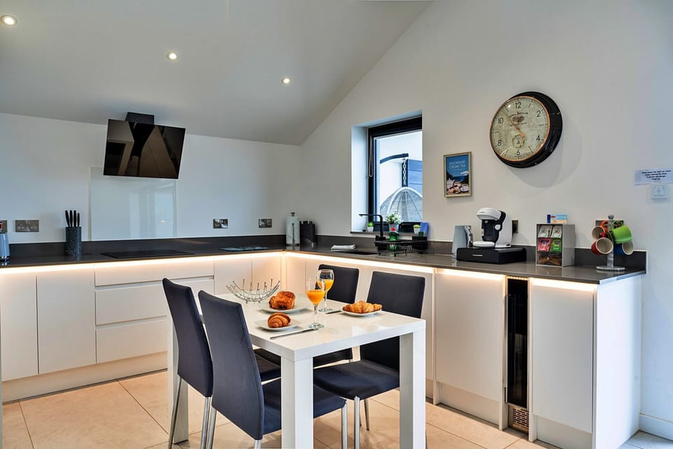 Apartment | Dining