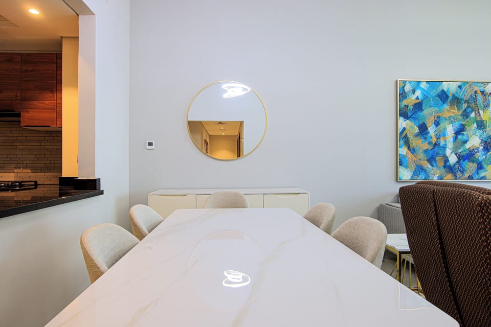 Apartment, Balcony, City View | In-room dining