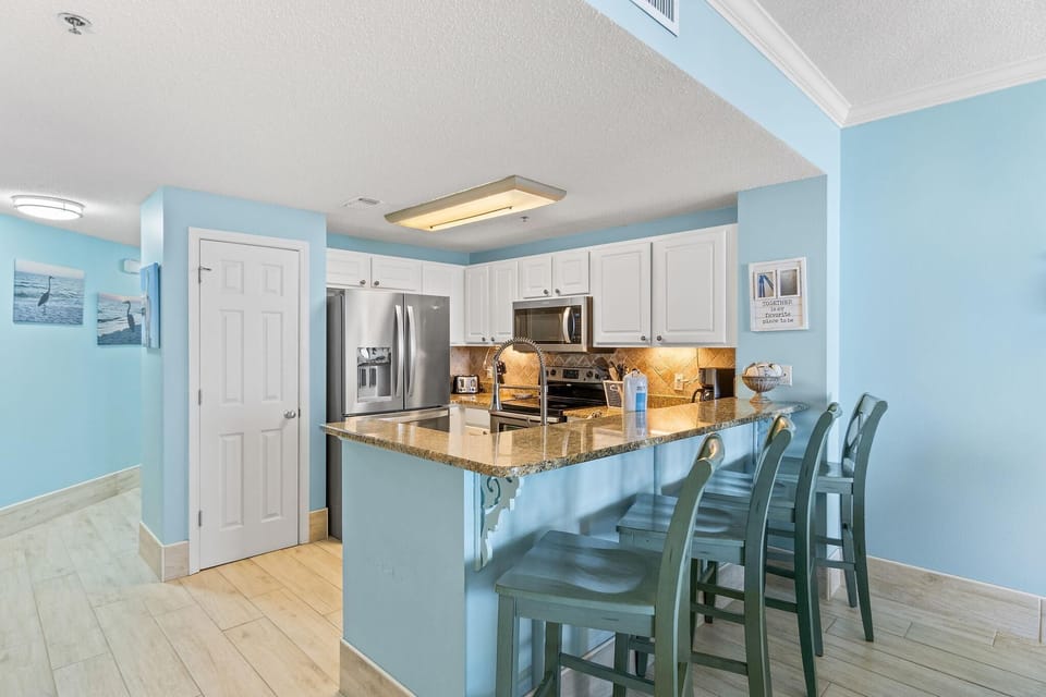 Condo, Multiple Beds (Palacio 1405) | Private kitchen | Oven, toaster, paper towels