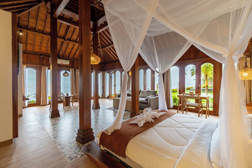 Suite, 1 King Bed, Ocean View, Beachfront | Minibar, in-room safe, desk, laptop workspace