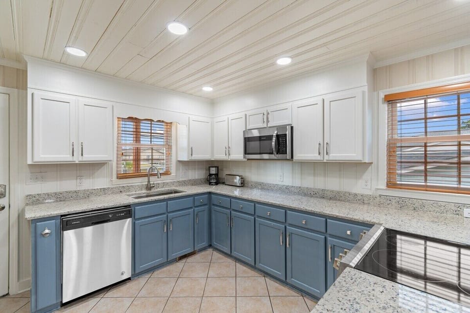 Full kitchen with all the essentials for cooking and dining.