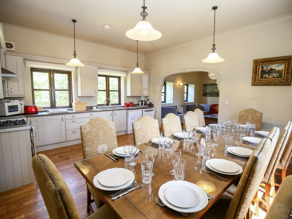 Cottage | Dining