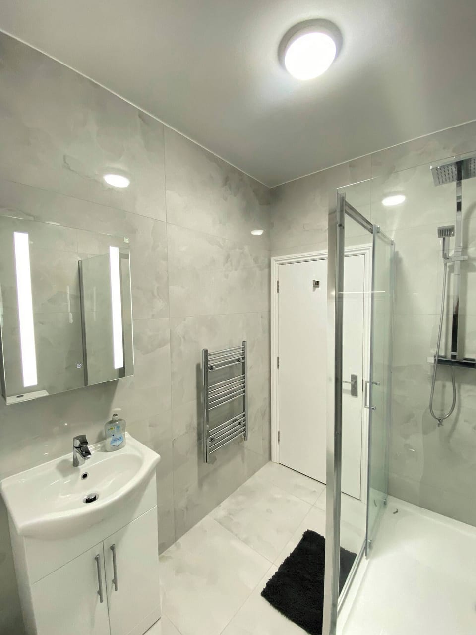 Apartment, 2 Bedrooms, Smoking, Balcony | Bathroom | Toilet paper