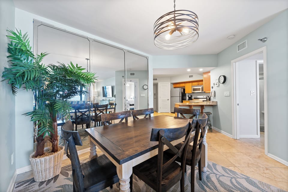 Signature Condo, 3 Bedrooms, Balcony, Pool View | In-room dining
