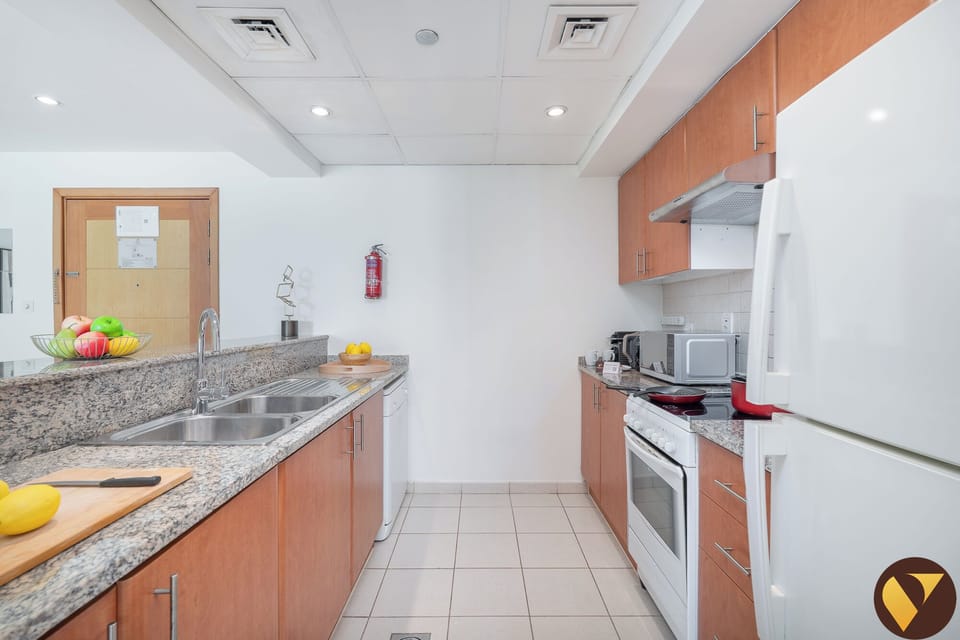 Luxury Apartment, City View | Private kitchen | Full-size fridge, microwave, oven, stovetop