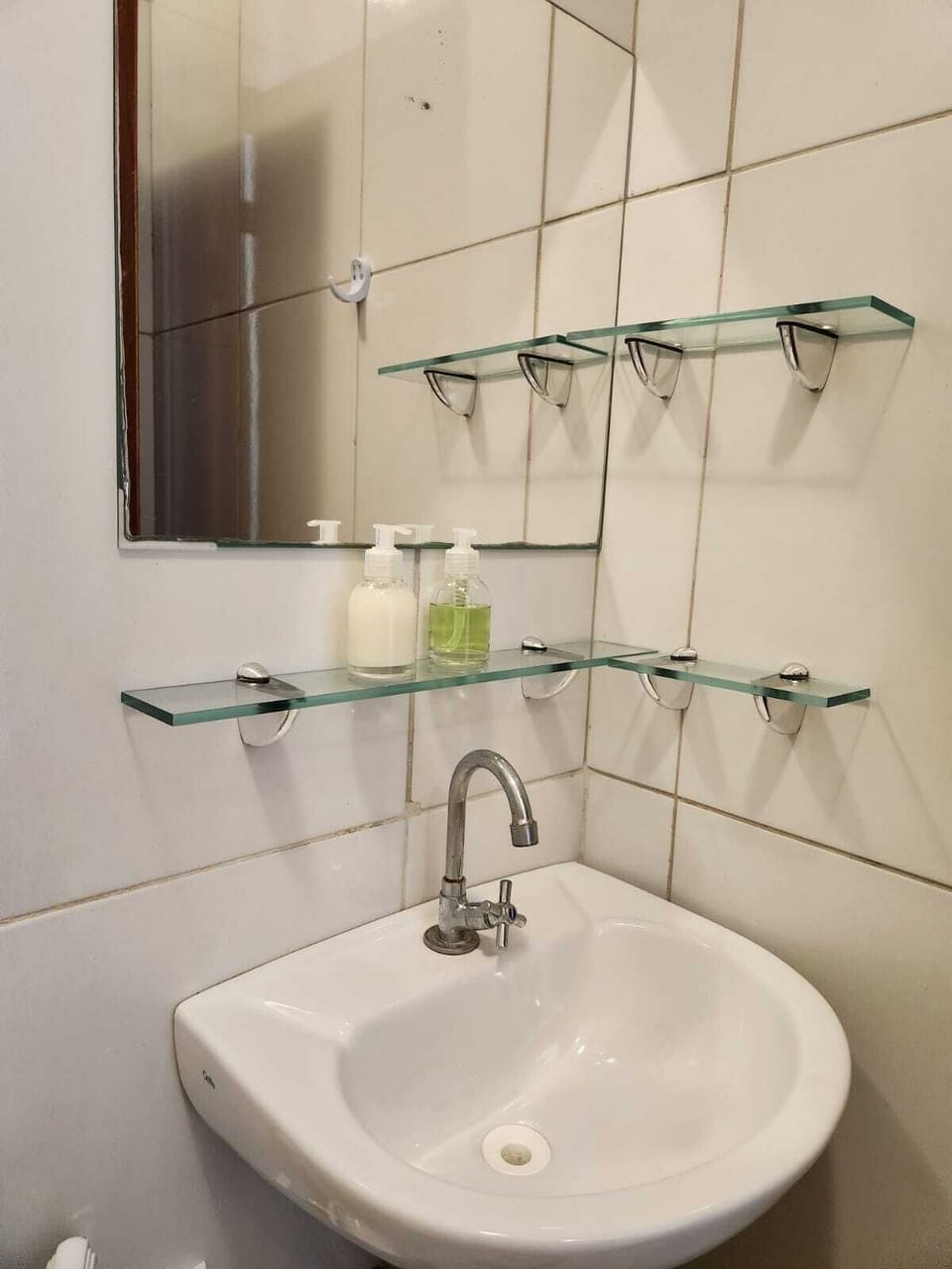 Standard Triple Room | Bathroom | Shower, hair dryer, towels, soap