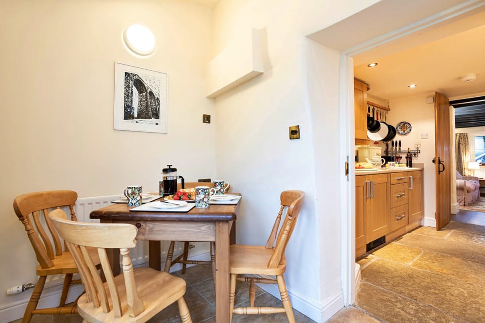 Cottage | Dining