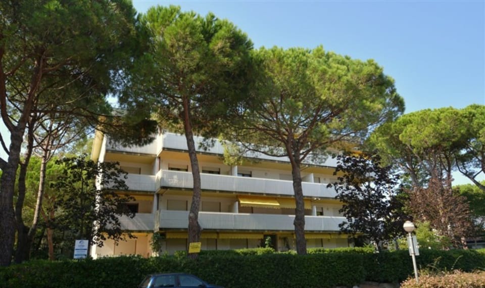 Apartment, 2 Bedrooms, Balcony | Front of property