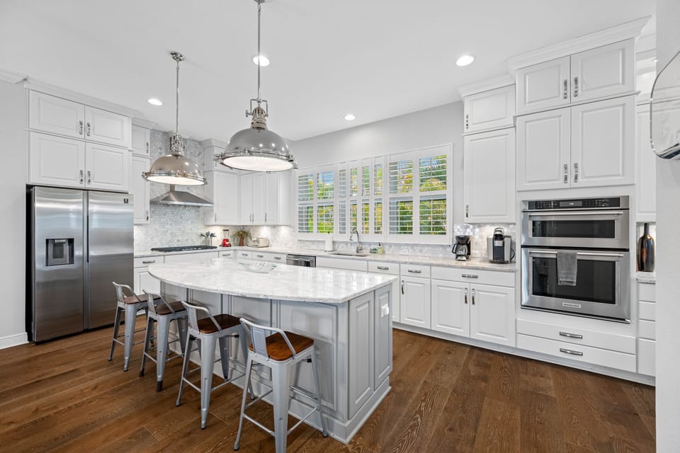 Beautiful gourmet kitchen with island