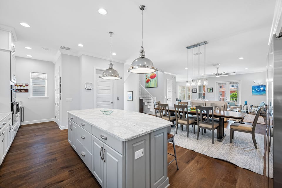 Beautiful, fully stocked gourmet kitchen