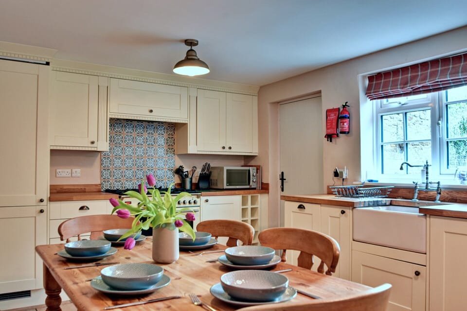 Cottage | Dining
