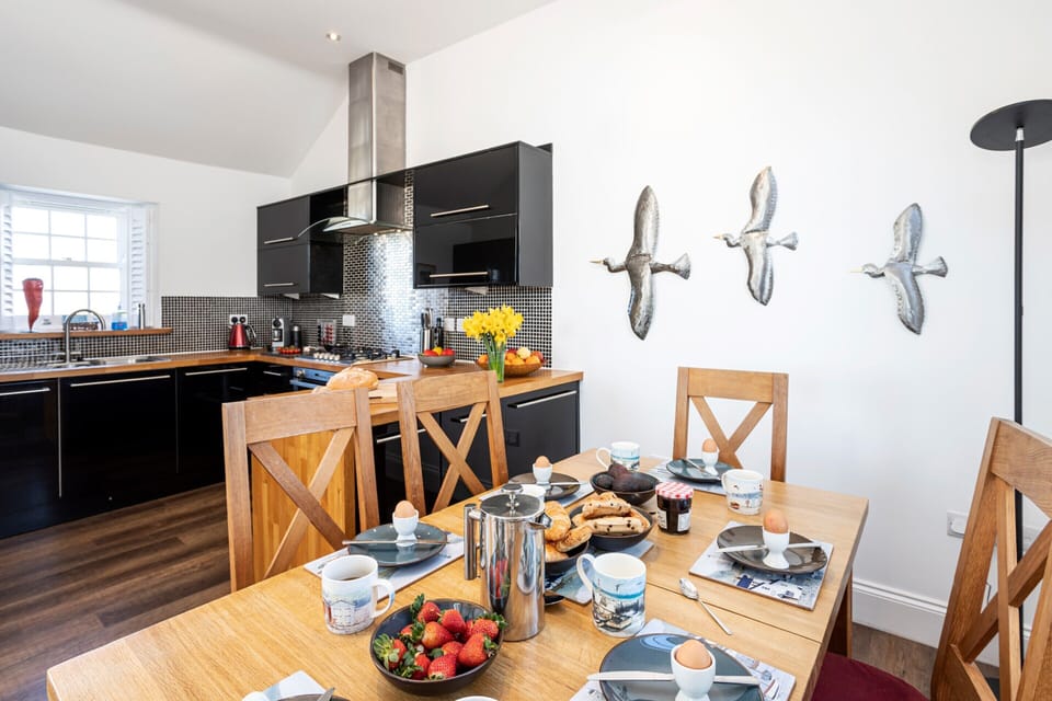 Cottage | Dining