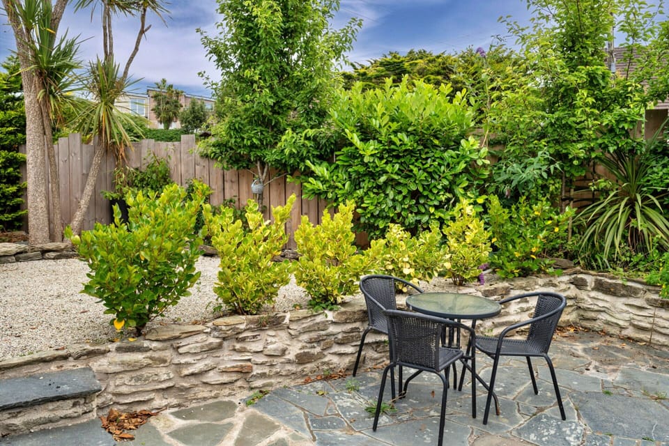 Cottage | Garden