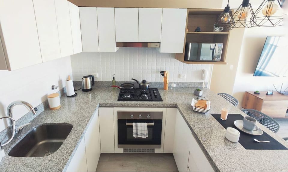Comfort Apartment, City View | Private kitchen