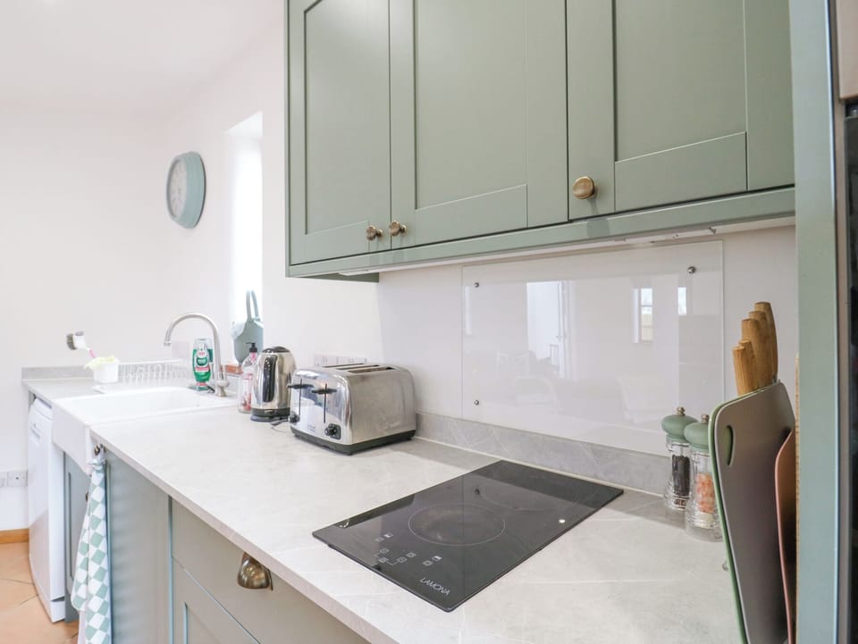 Fridge, dishwasher, toaster, cookware/dishes/utensils