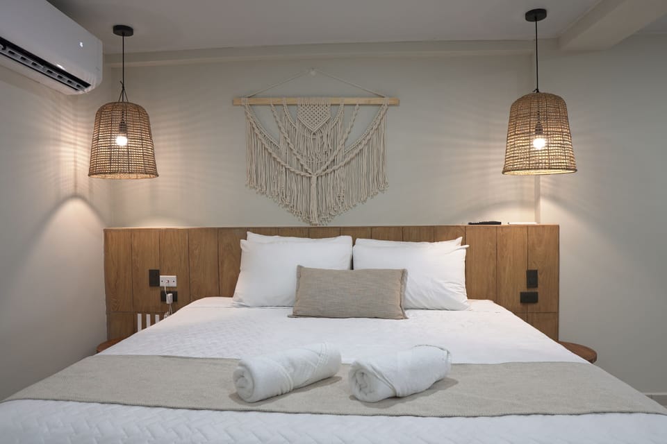 Desk, WiFi (free), bed sheets