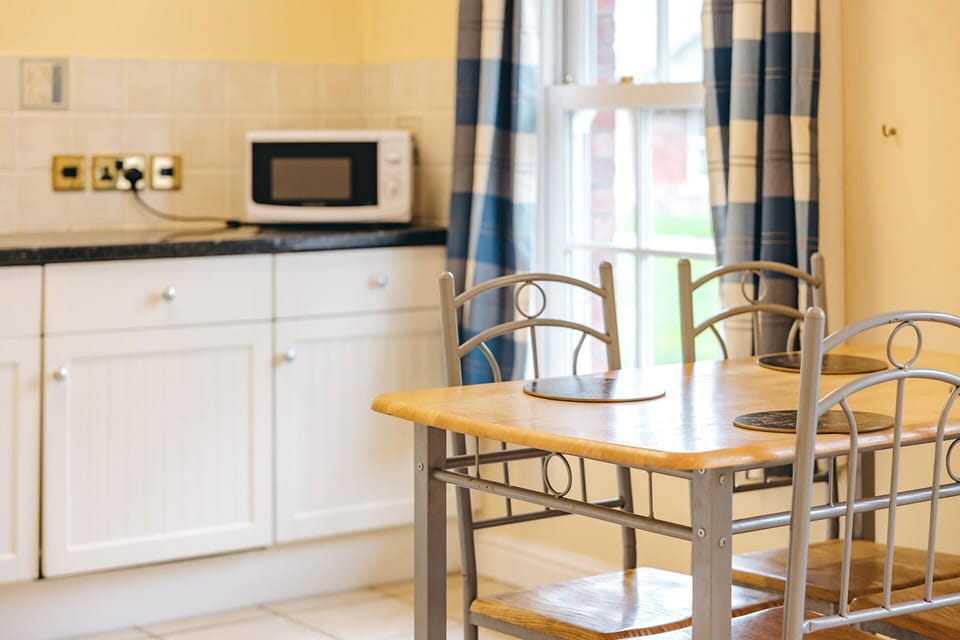 Cottage | Dining