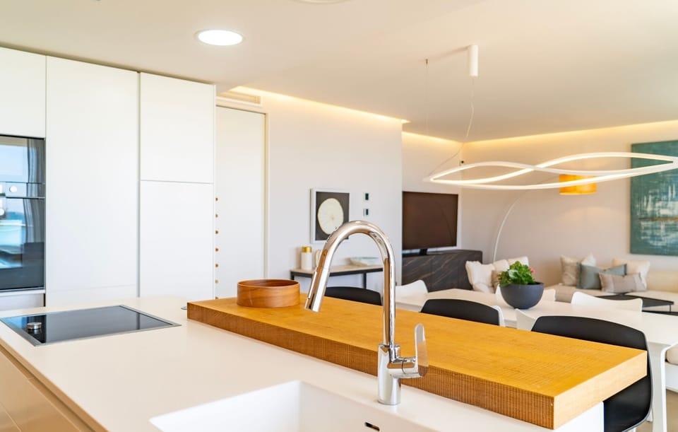 Kitchen & dining area