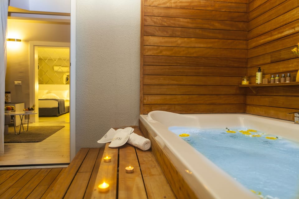 Honeymoon Suite, 1 Bedroom, Jetted Tub, Corner | Jetted tub