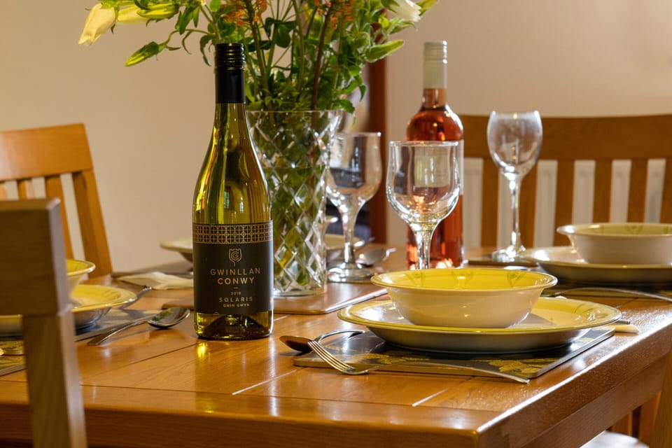 Cottage | Dining
